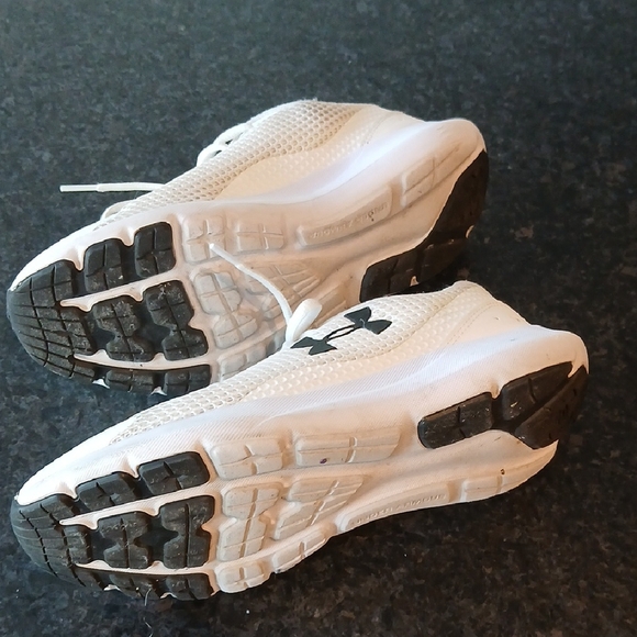 White Mesh Athletic Sneakers - Picture 6 of 8